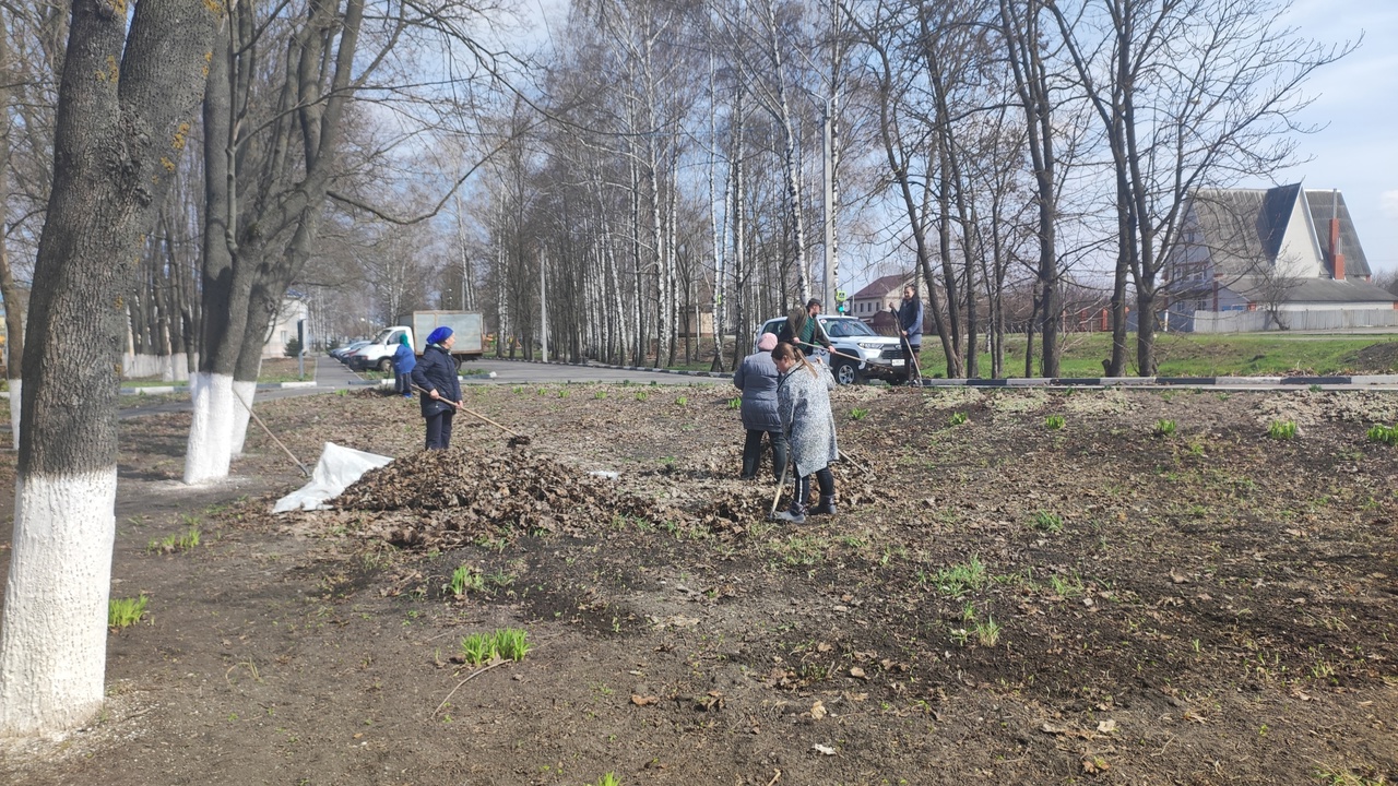 Продолжаем уборку территории..