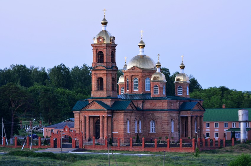 Шебекино сейчас. Воскресенский женский монастырь (Зимовенька). Храм Зимовенька Шебекинский район. Зимовенька Белгородская область монастырь Воскресенский. Белгородская обл женский монастырь с Зимовенька.